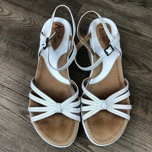 Clarks Artisan Size 7 Strappy Wedge Sandals White